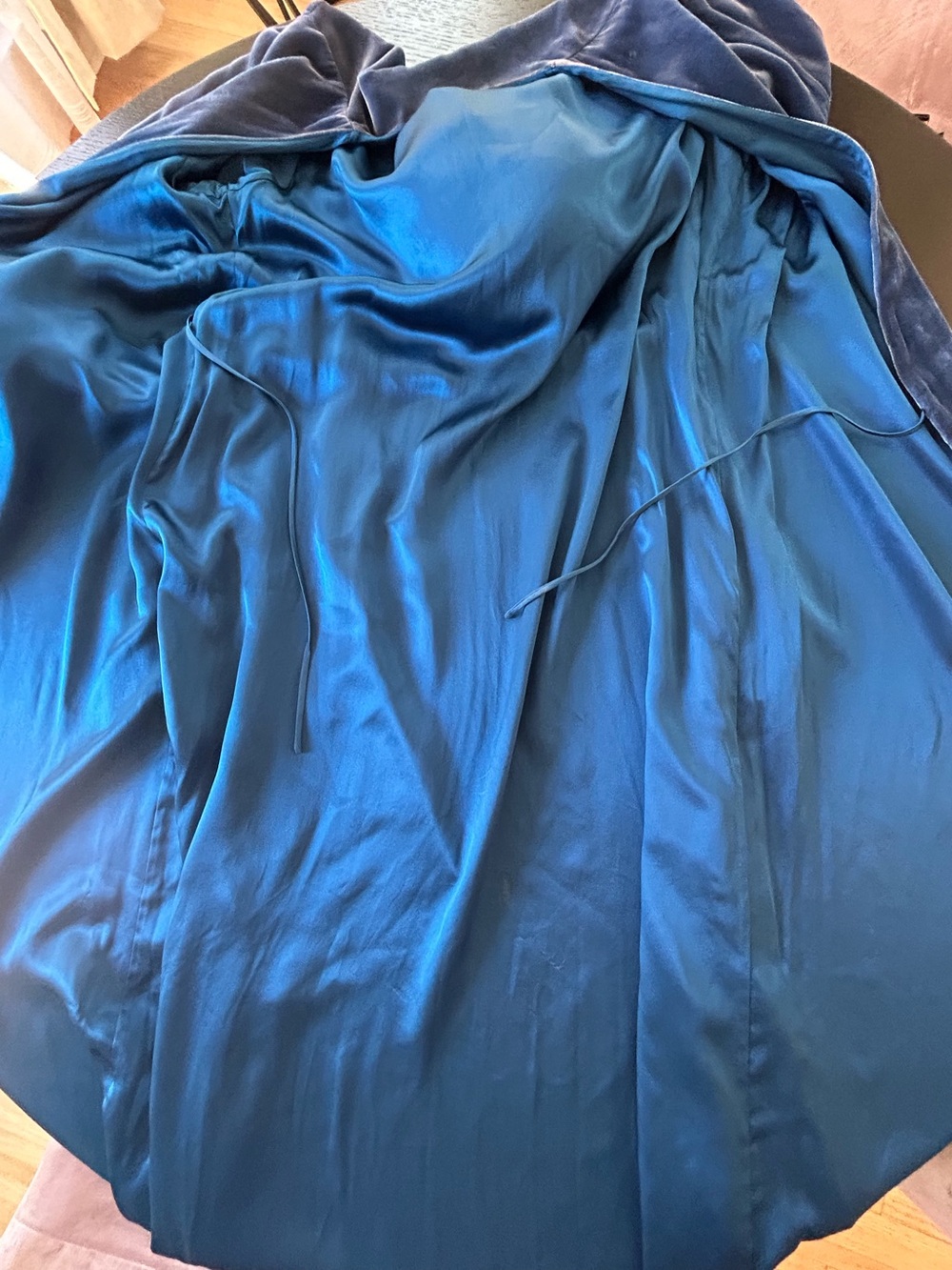 VTG lejaby Paris X
Nieman Marcus Silk
Velvet Robe, Old Hollywood Glamour, Medium - Picture 15 of 16